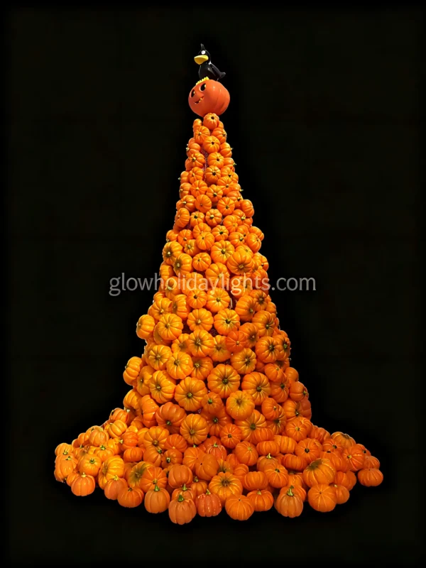 Halloween Pumpkin Cone Tree Decoration This striking Halloween decoration showcases a tall, cone-shaped structure composed of abundant clustered orange pumpkins. Adorned with a classic jack-o'-lantern face and a cute black bird figure on top, it creates a spooky yet whimsical festive atmosphere. Ideal as a centerpiece for Halloween parties, shopping malls, or outdoor yard displays, making it a standout highlight for your holiday decor.